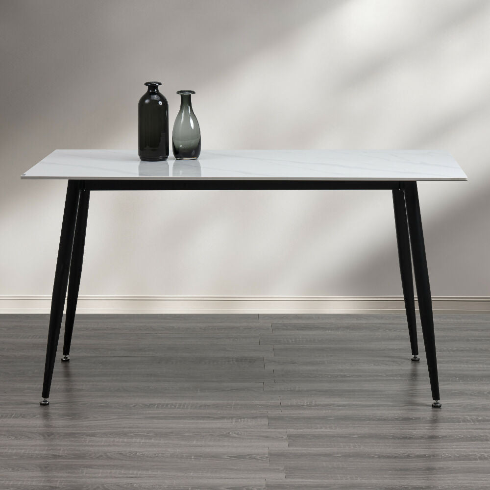 Mesa de comedor en piedra sinterizada Blanca Selina