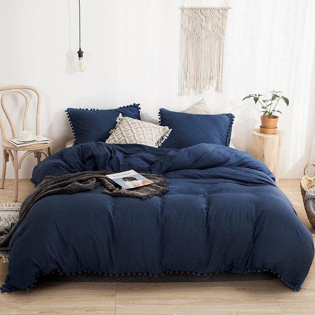 Edredon Microtex Unicolor + Borlas Azul Oscuro Queen - VIRTUAL MUEBLES