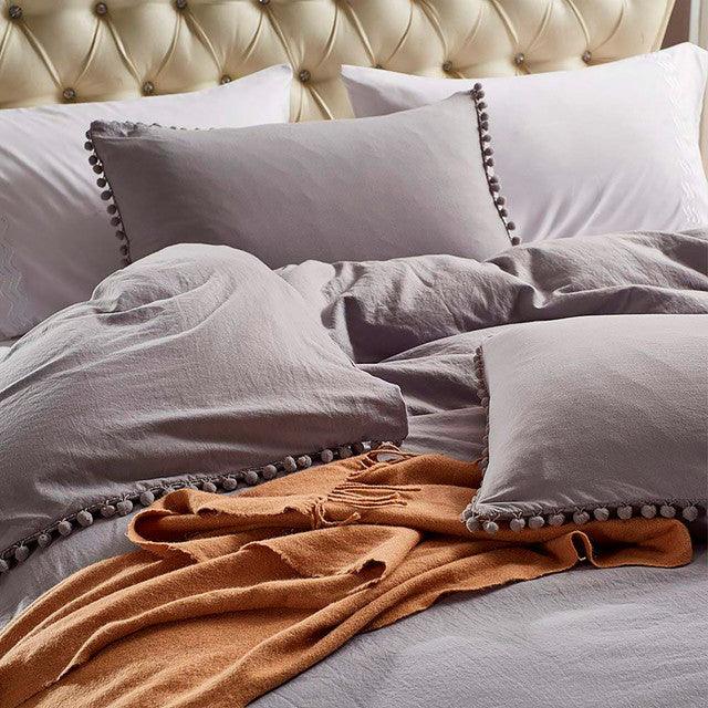Edredon Microtex Unicolor + Borlas Gris Doble - VIRTUAL MUEBLES