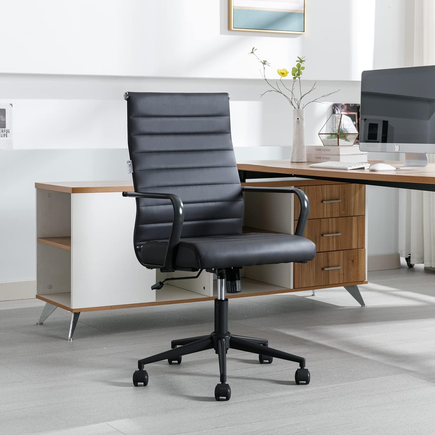 Okeysen - Silla de escritorio de oficina blanca, ergonómicas de cuero  moderno, sillas de sala de conferencias, silla giratoria ejecutiva  acanalada de