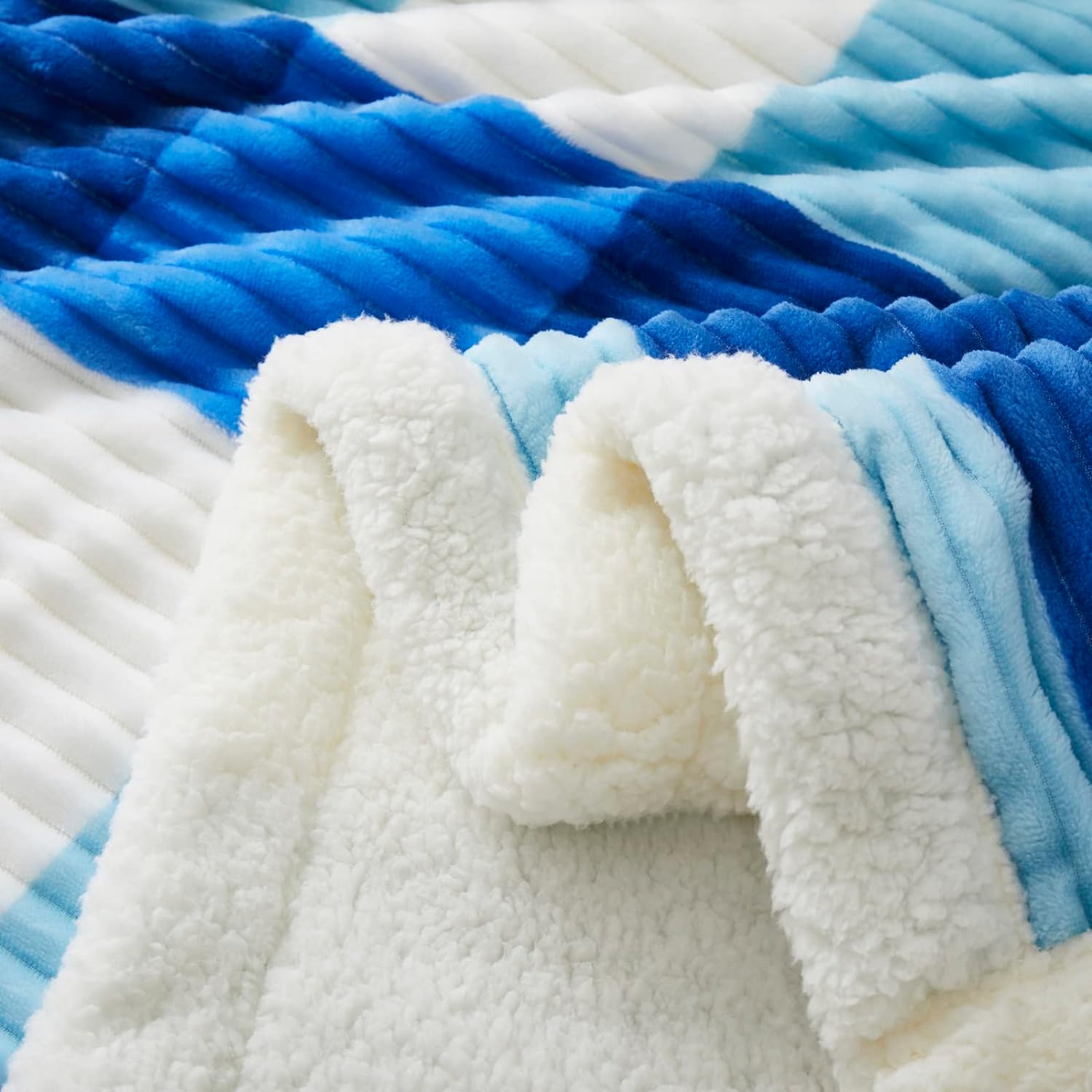 LOMAO Manta Sherpa de 60 x 80 pulgadas, suave y cálida, manta gruesa con  patrón de cuadrícula para sofá, cama, silla, decoración del hogar (azul