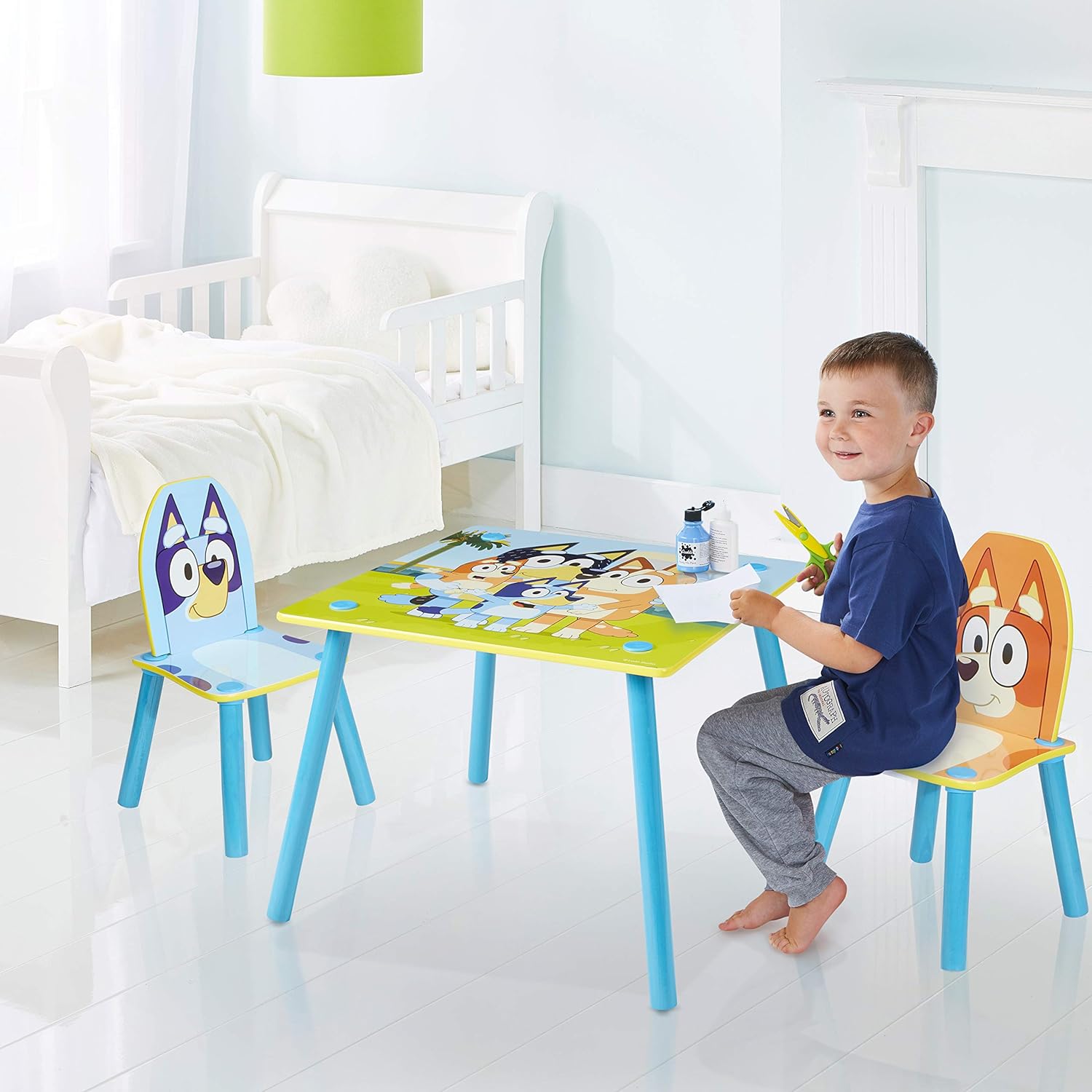 Bluey Muebles Incluye mesa y 2 sillas Perfecto para artes y manualidades,