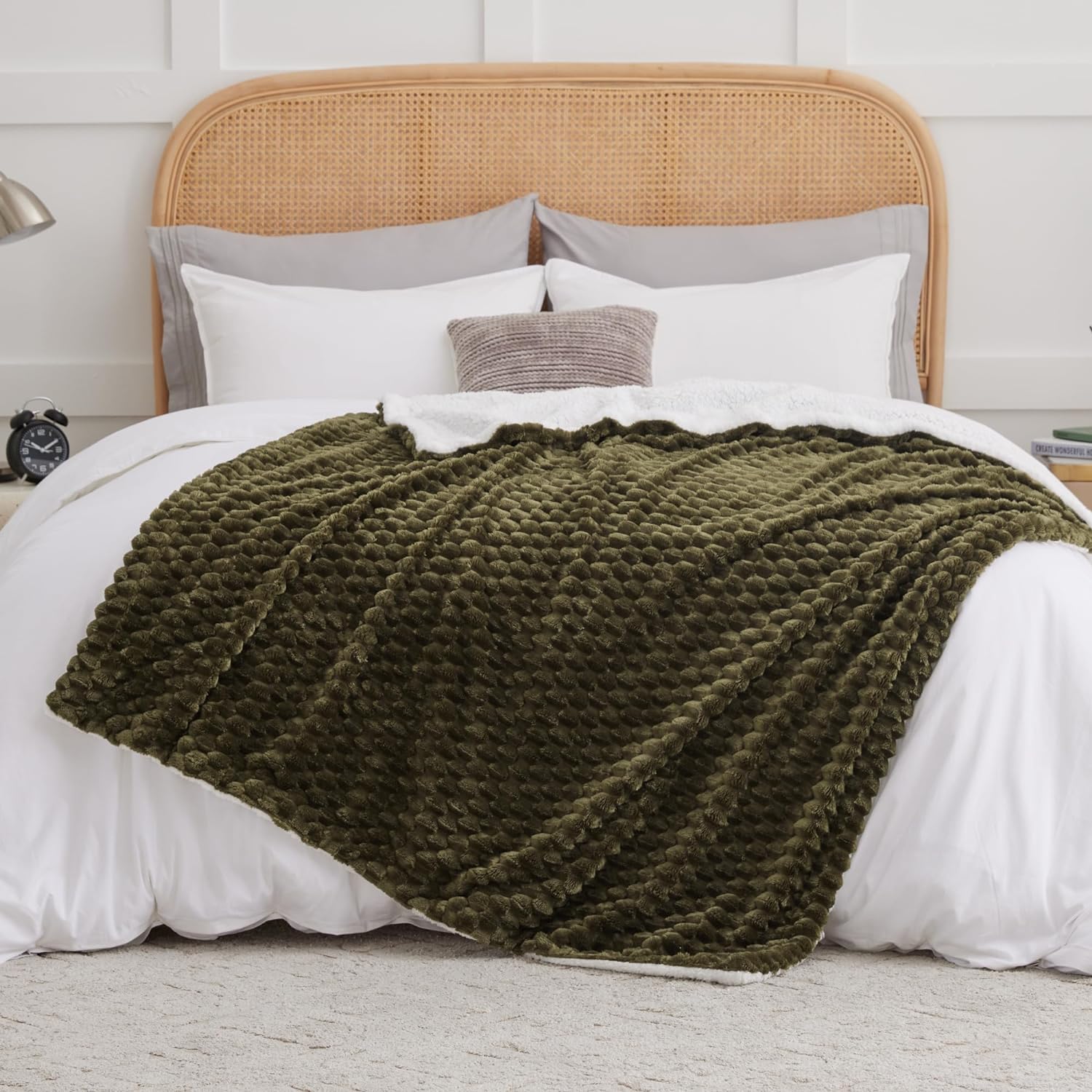 Bedsure Manta Sherpa tamaño individual – Manta de tamaño individual  mullida, suave y acogedora para sofá, manta de forro polar gruesa y cálida  para