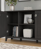 Furniture Salinas Accent Armario de almacenamiento con puertas en color negro