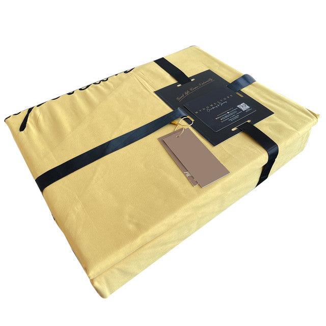 Funda Duvet Sampson Bordado Mostaza Queen + Sábana Plana