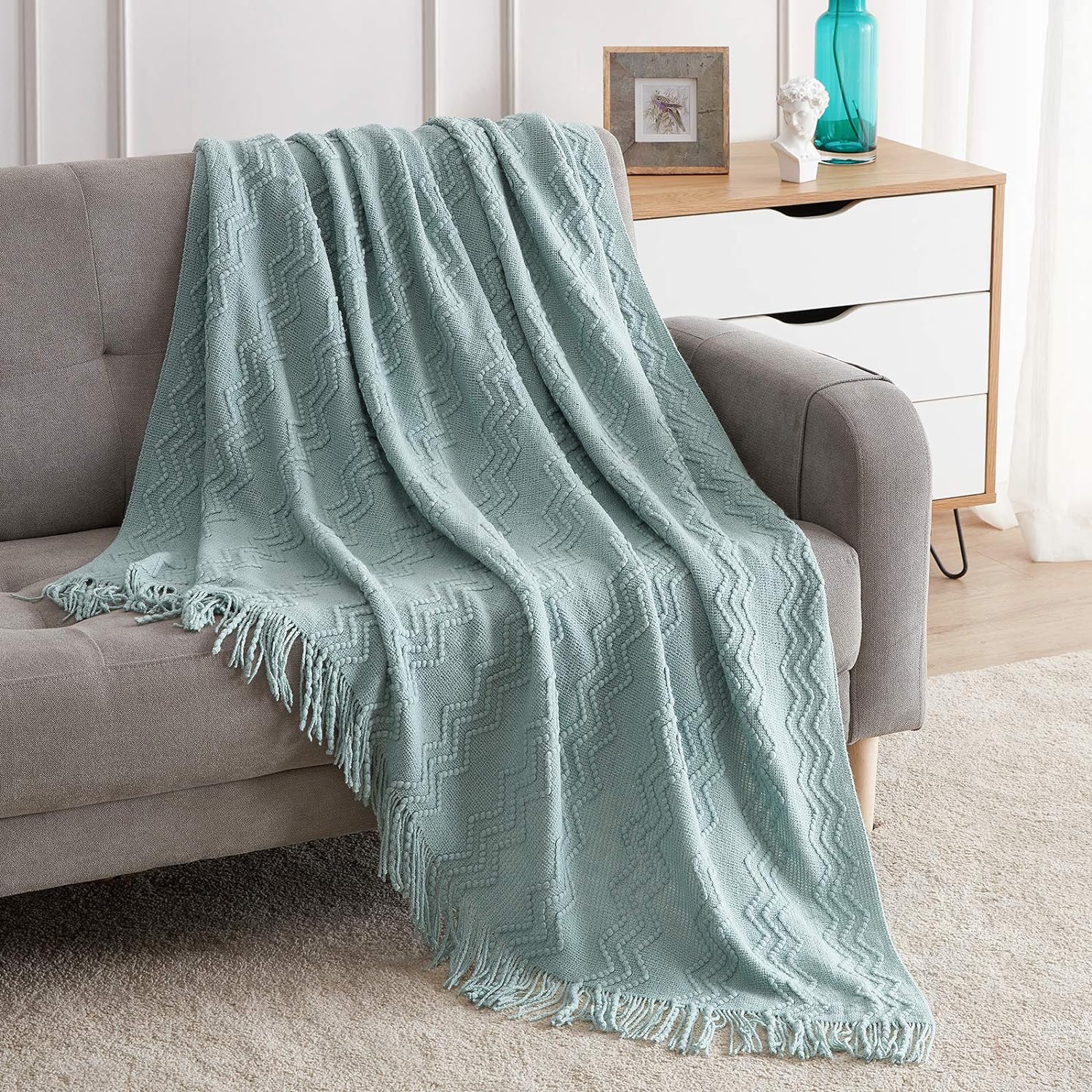  Bedsure Mantas para sofá, manta tejida de punto suave, 50 x 60  pulgadas, manta decorativa ligera de granja con borlas para cama, sofá,  adecuada para adultos y niños (gris) : Hogar