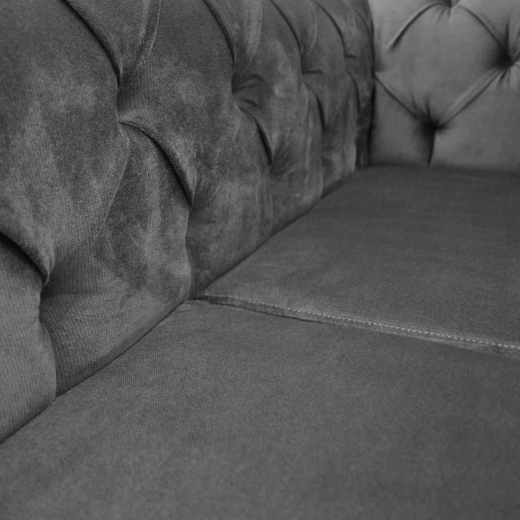 Sofá Chesterfield 3 puestos tela gris - VIRTUAL MUEBLES