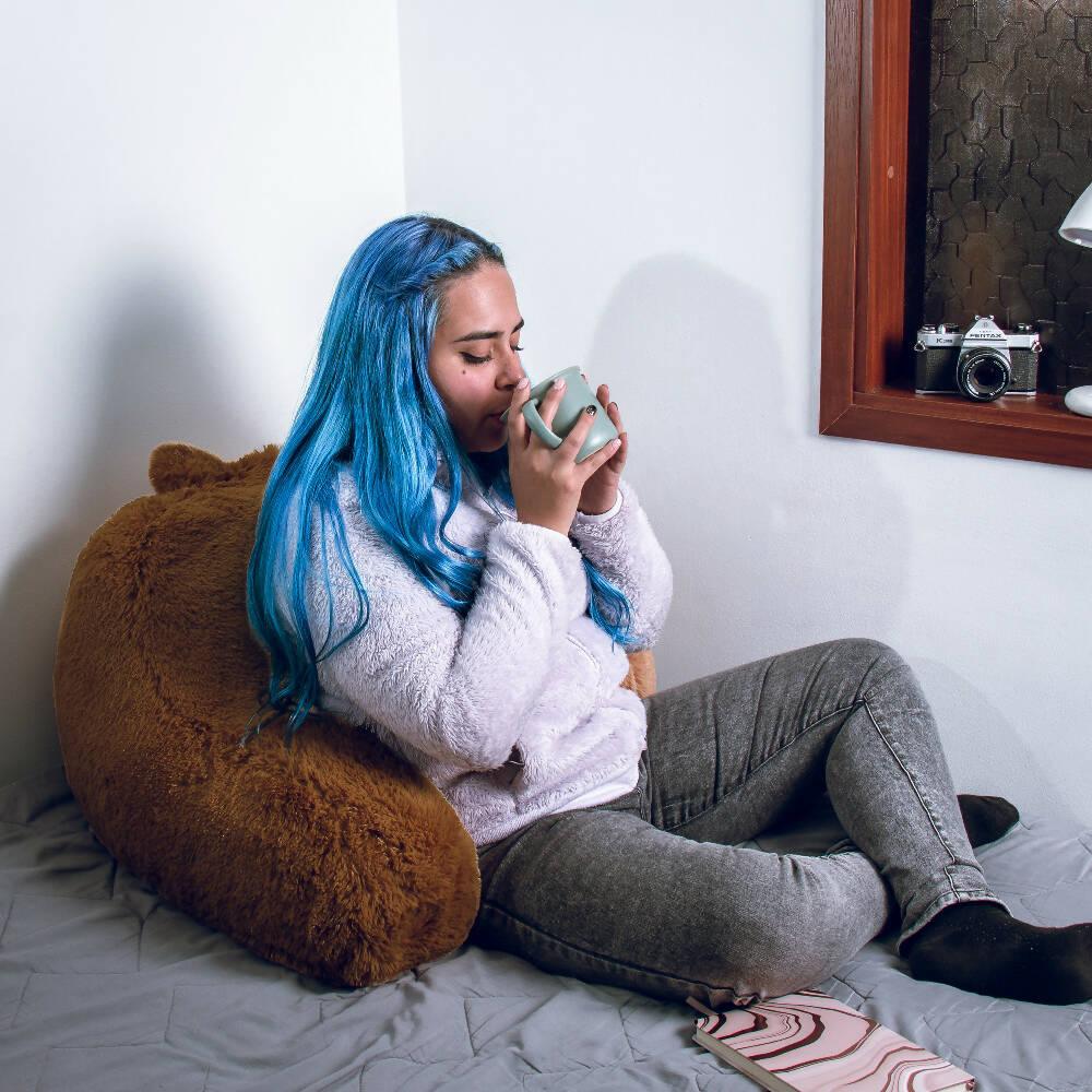 Cojín Anatómico Para TV y Lectura Funda Peluda Café - VIRTUAL MUEBLES