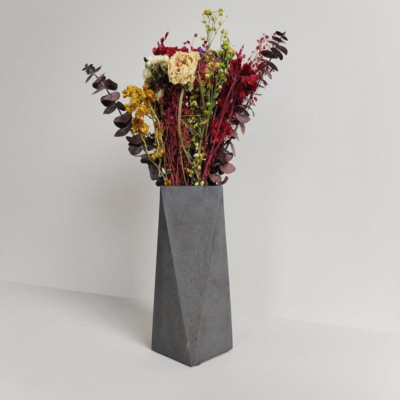 Florero Alice de Cemento 20x7 cm Oscuro - VIRTUAL MUEBLES