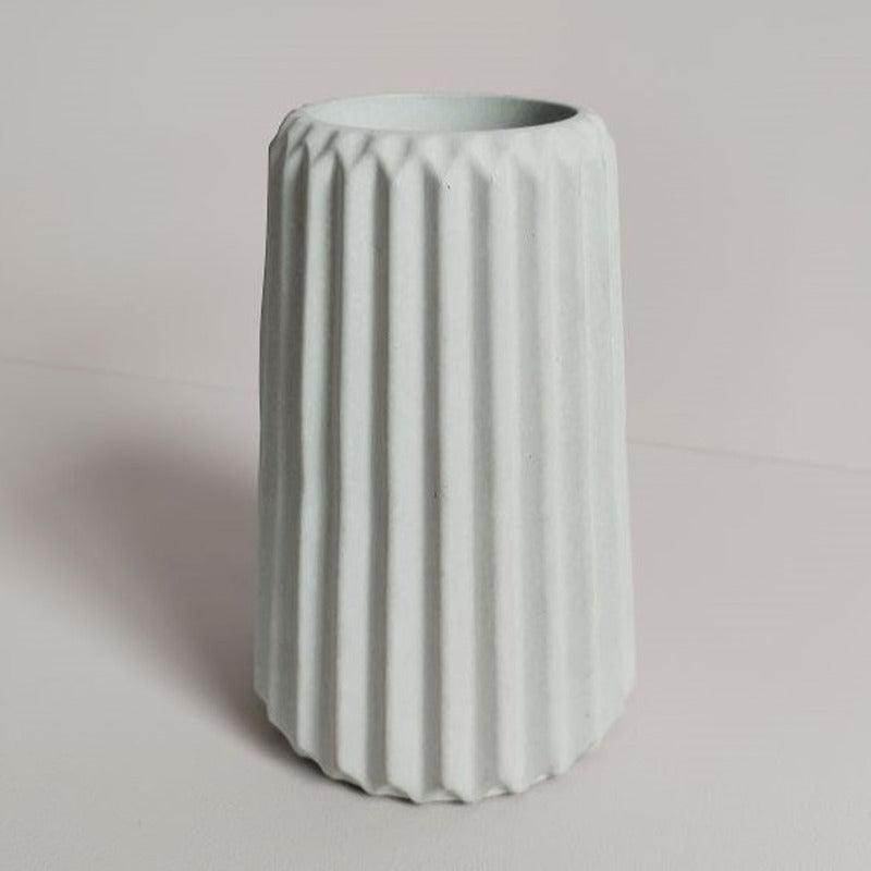 Florero Adamaris de Cemento 15x7 cm Verde Menta - VIRTUAL MUEBLES